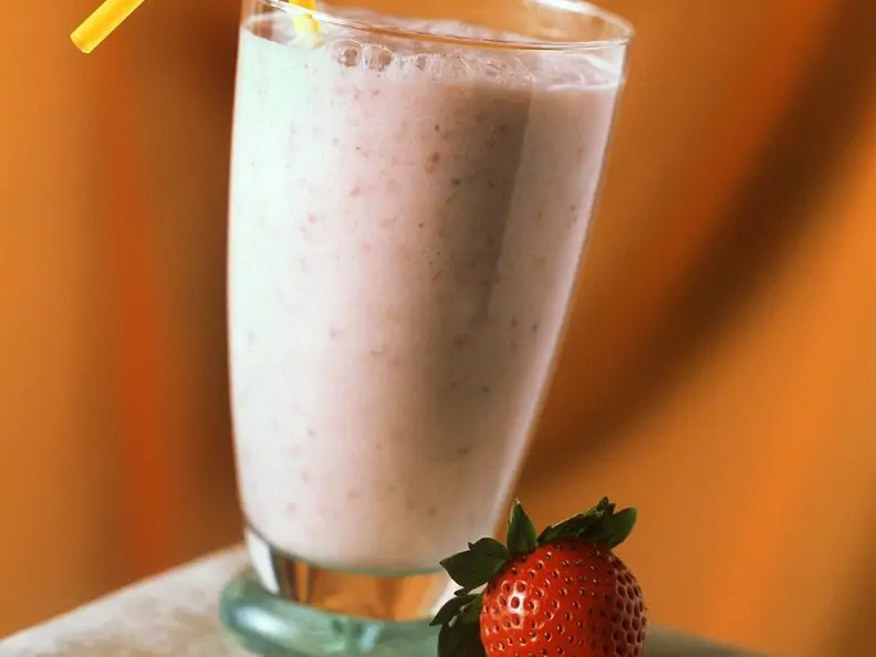 Buttermilchshake mit Erdbeeren
