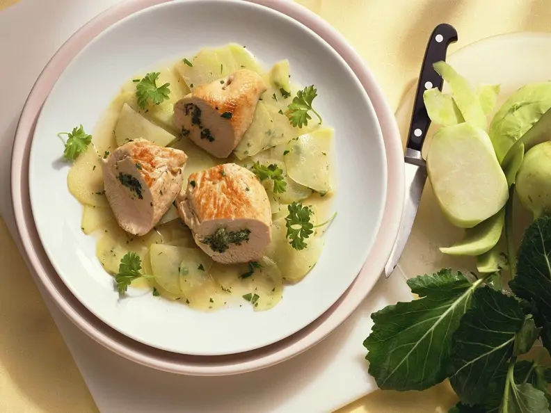 Putenröllchen mit Kohlrabigemüse