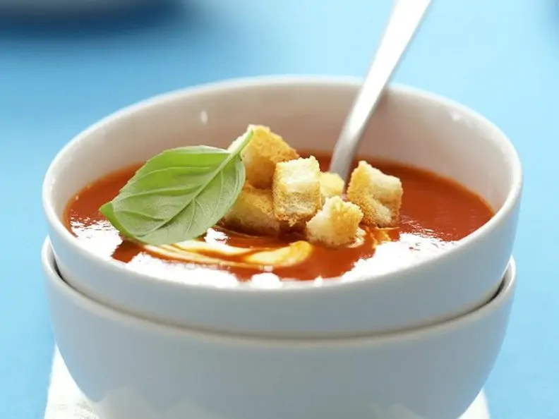 Tomatencremsuppe mit Crôutons