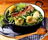 Norddeutscher Bohneneintopf mit Birnen und Speck