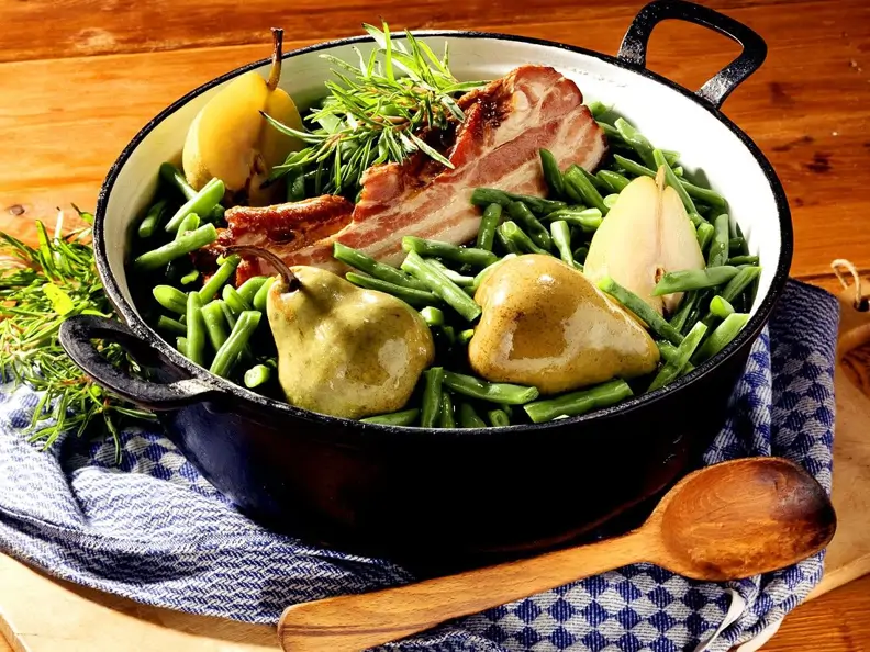 Norddeutscher Bohneneintopf mit Birnen und Speck