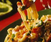 Pasta mit Gemüse und Garnelen