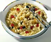 Süßer Früchte-Nudelauflauf