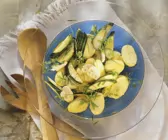 Kartoffelsalat mit Zucchini und Champignons