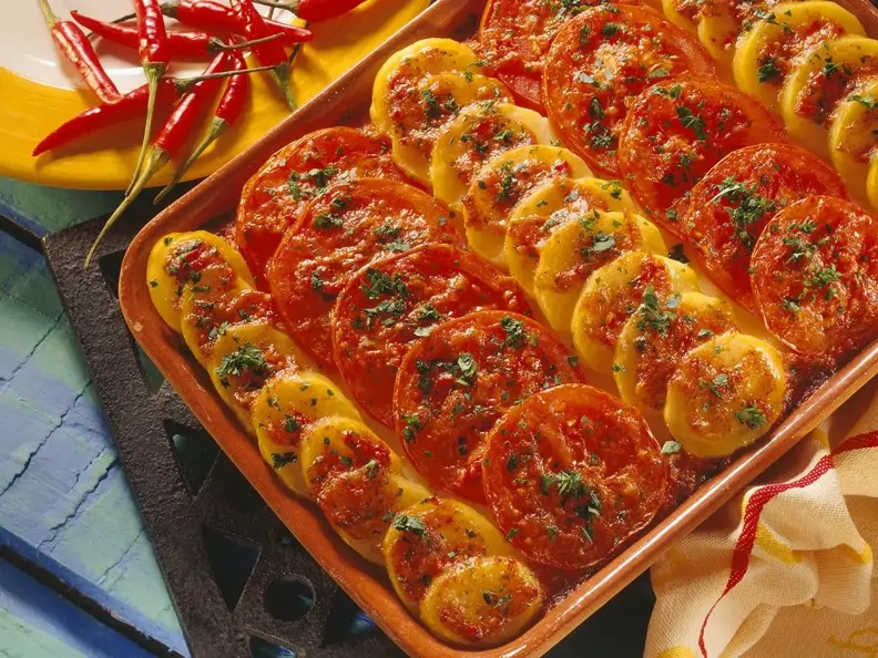 Kartoffelgratin mit Tomaten
