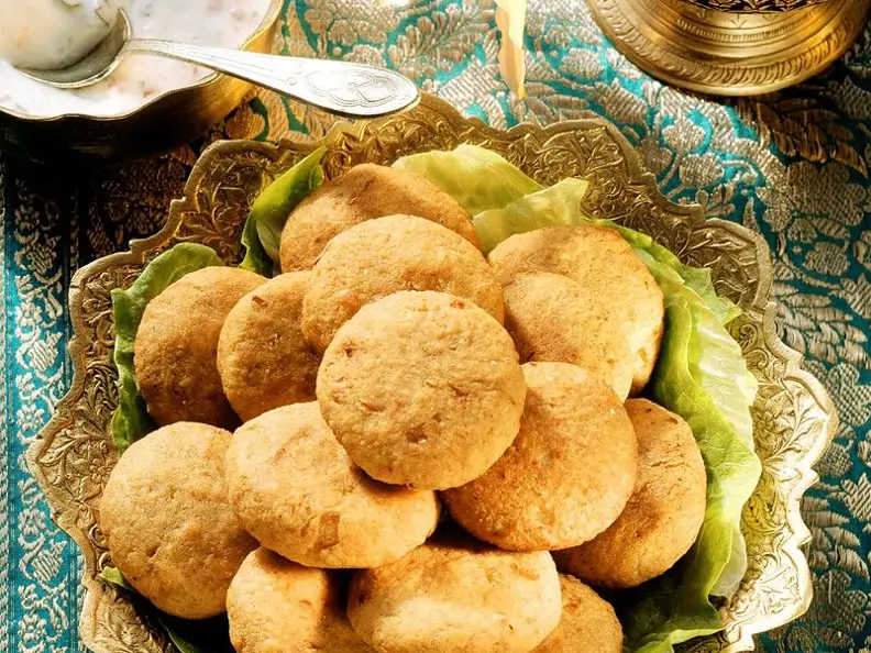 Kichererbsenbällchen mit Joghurtsauce