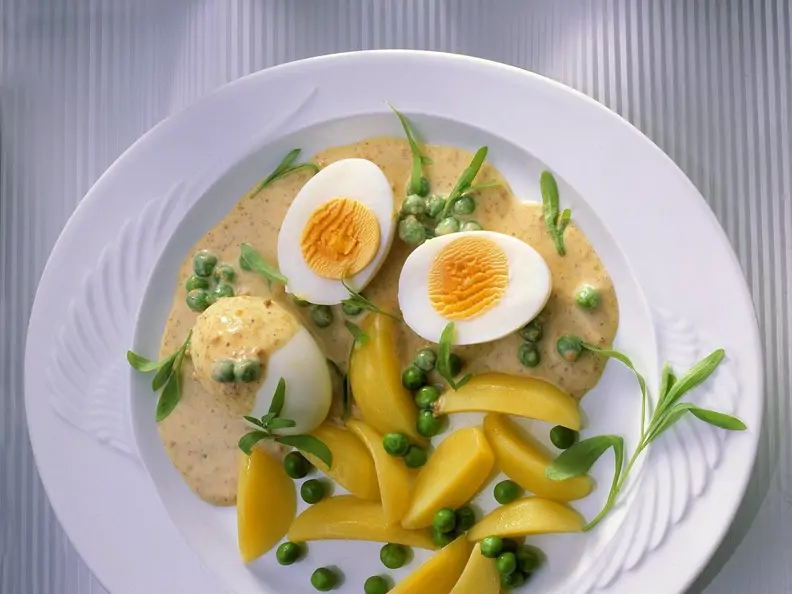 Kartoffeln mit Ei und Senfsauce