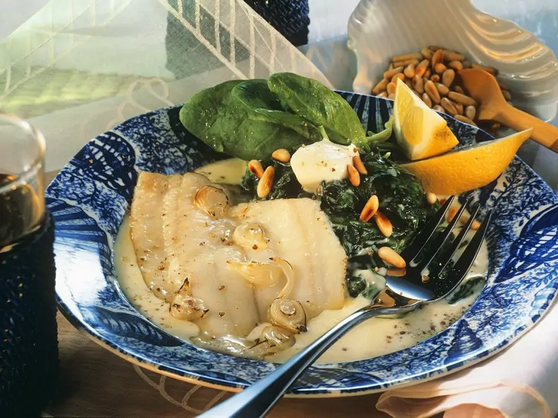 Gegrillte Scholle mit Spinat