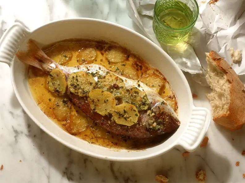 Dorade mit Kartoffeln aus dem Ofen