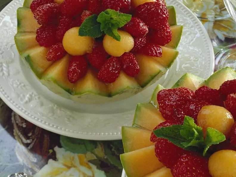Melonensalat mit Erdbeeren