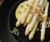 Spargel mit dreierlei Saucen