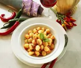 Gnocchi mit scharfer Tomatensauce