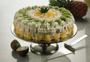 Sahnetorte mit Früchten