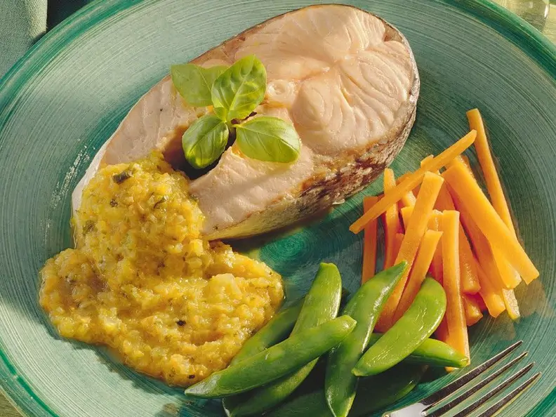 Lachs mit Gemüsesauce