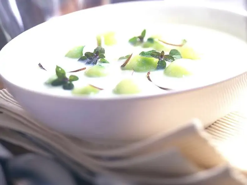 Kalte Gurken-Kokossuppe