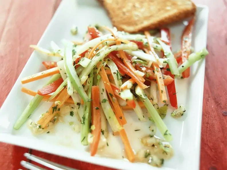 Julienne-Gemüse-Salat