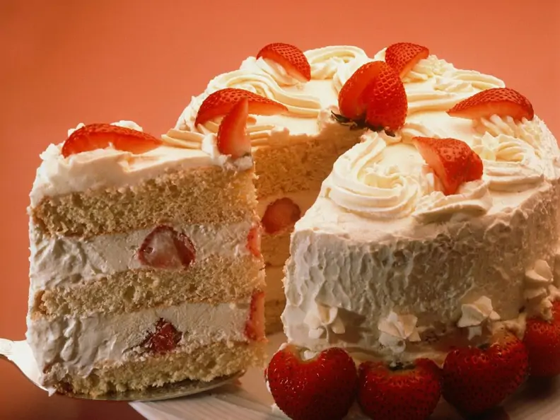 Einfache Erdbeer-Sahne-Torte