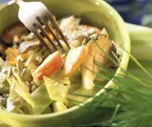 Kohlgemüse mit Pilzen und Früchten