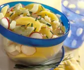 Kartoffel-Gurken-Salat mit Radieschen