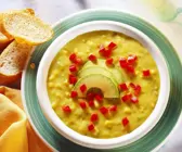 Kartoffelcremesuppe mit Mais, Avocado und Paprika
