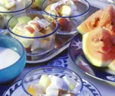Früchte mit Joghurt