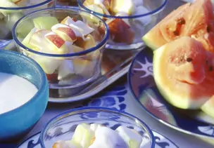 Früchte mit Joghurt