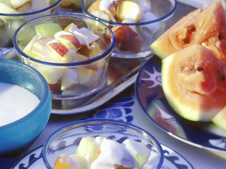 Früchte mit Joghurt