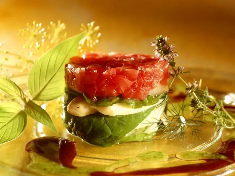 Tomaten-Spargel-Schichtsalat