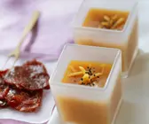 Melonensuppe mit Papaya und Rinderfilet