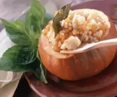 Kürbis mit Graupen und Käse