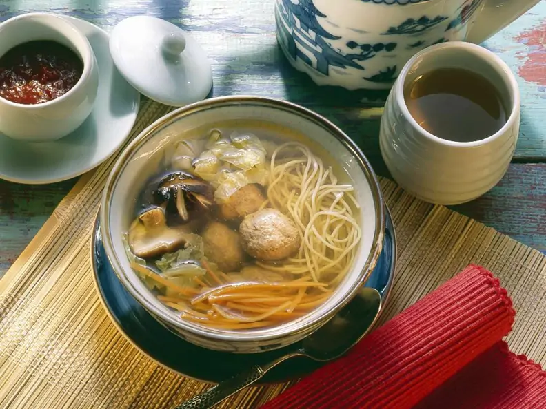 Asia-Suppe mit Fleischbällchen