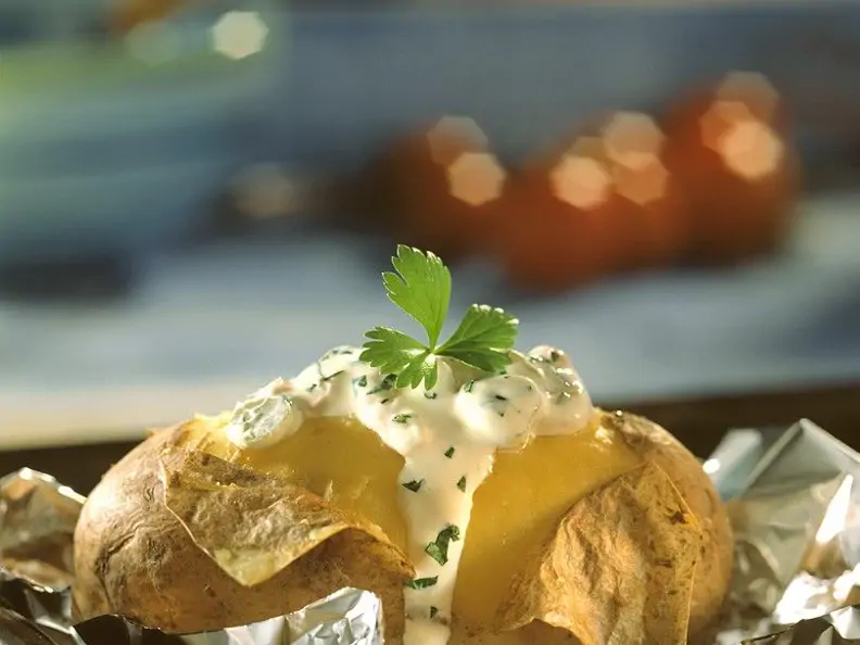 Ofenkartoffeln mit Rosatbeef und Kräuterquark