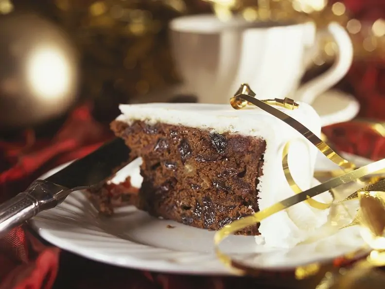 Früchtekuchen mit Baiserhülle