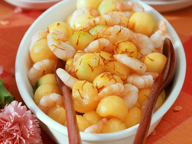 Melonensalat mit Garnelen und Safran