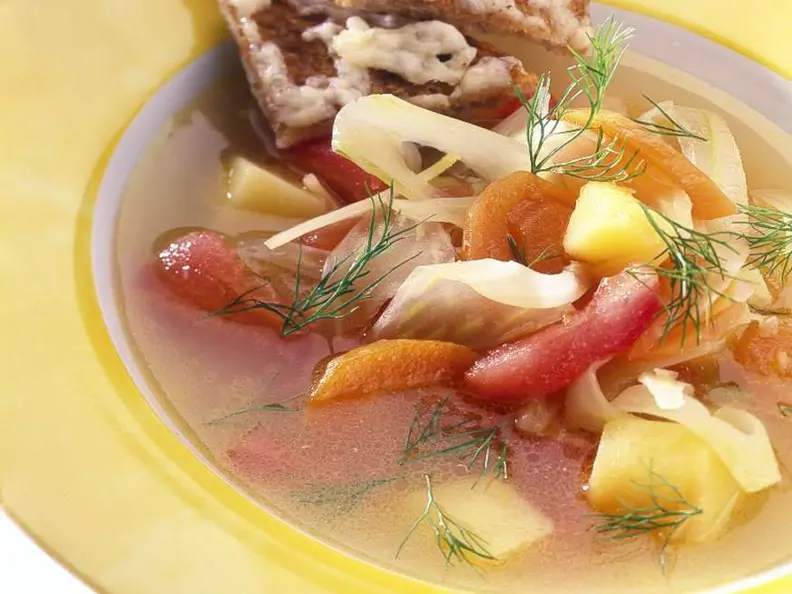 Gemüsesuppe mit Käsetoast