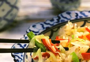 Kohl-Paprikagemüse mit Reis