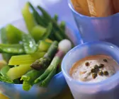 Gemüse mit Thunfischdip