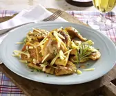 Pfannen Pasta Pilze und Ricotta mit Käse