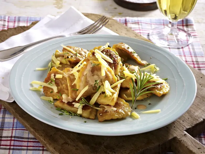 Pfannen Pasta Pilze und Ricotta mit Käse