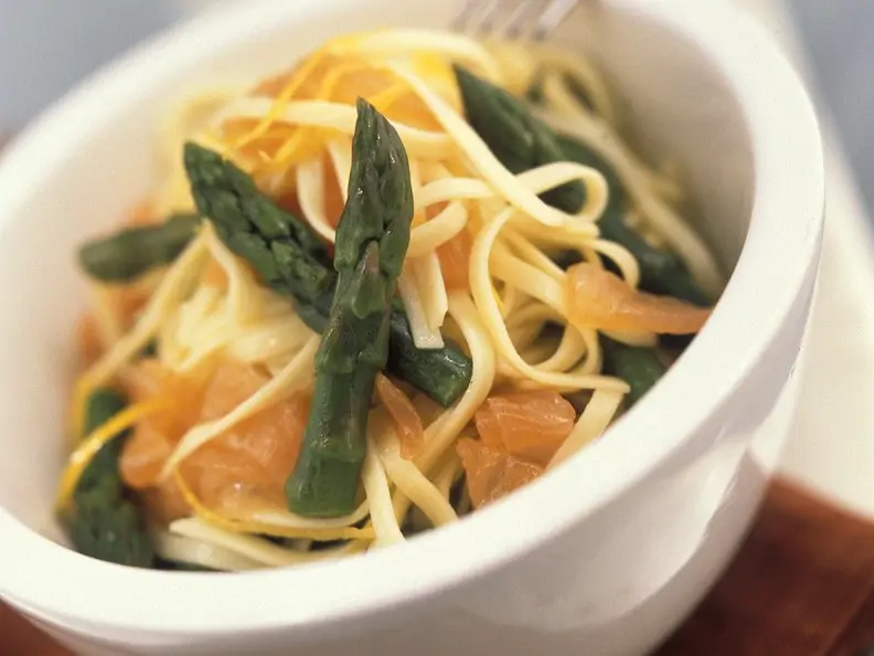 Pasta mit Spargel und Lachs