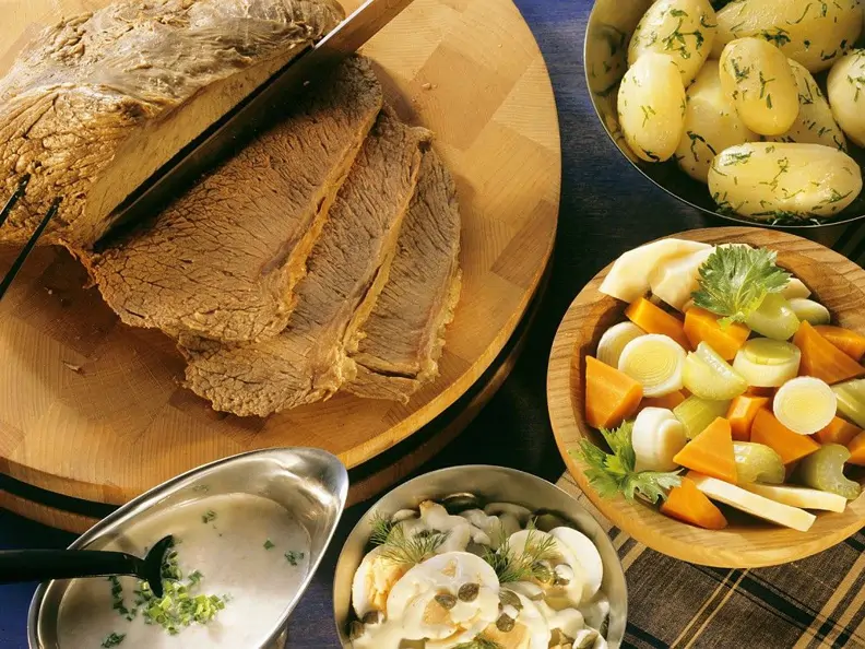 Tafelspitz mit Gemüse und Sauce