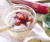 Vanillepudding mit Rhabarber