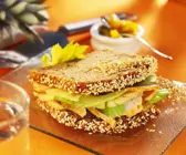 Sandwich mit Hähnchen und Frucht