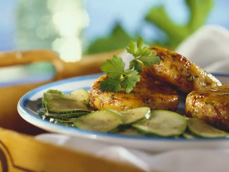 Polentapuffer mit Zucchini