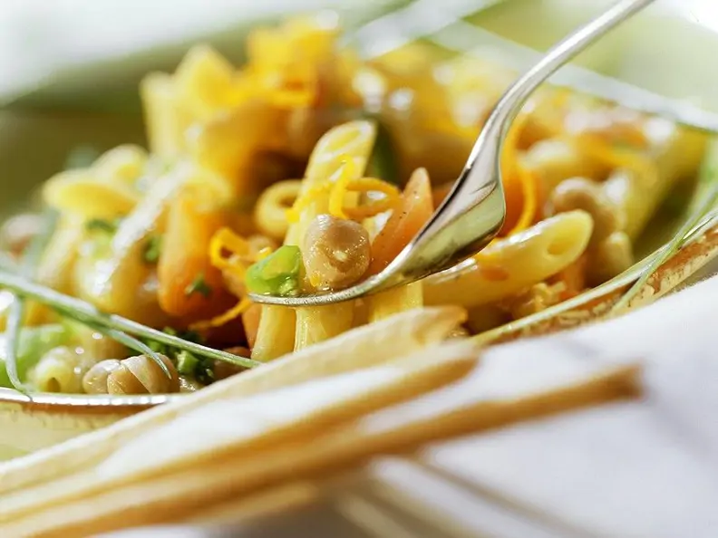 Pasta mit Kichererbsen und Möhren