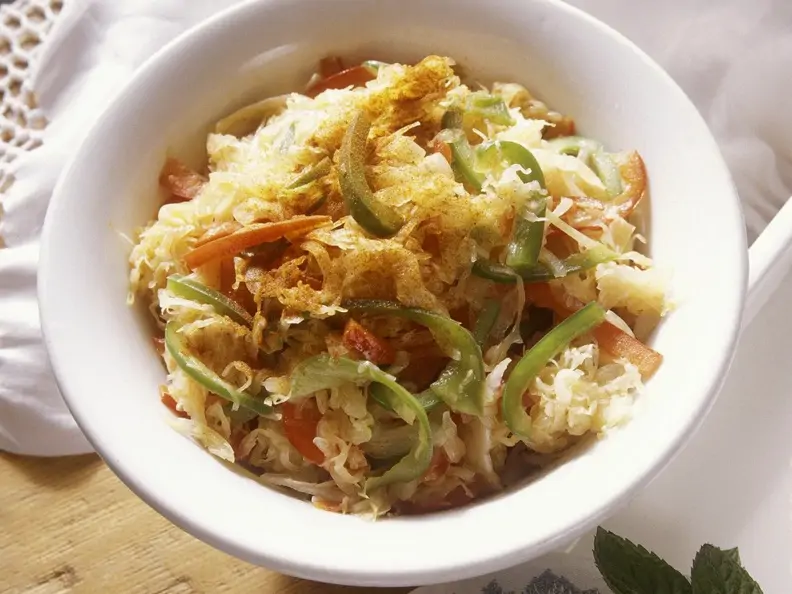 Sauerkraut-Paprikasalat