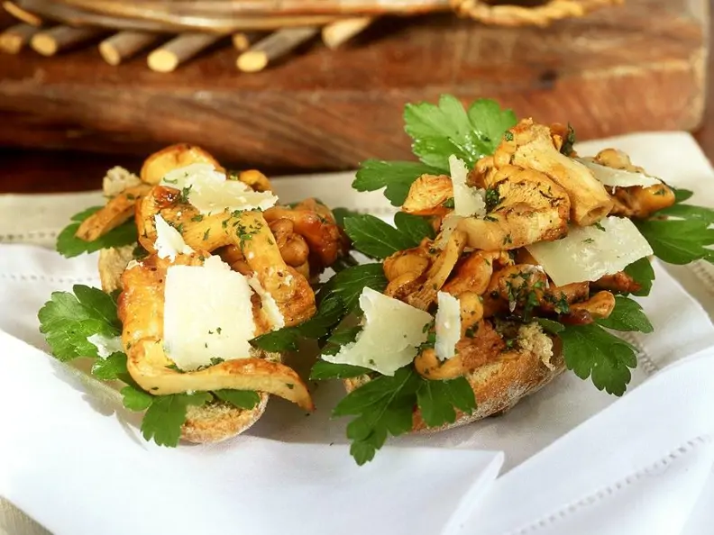 Pilz-Parmesan-Brötchen