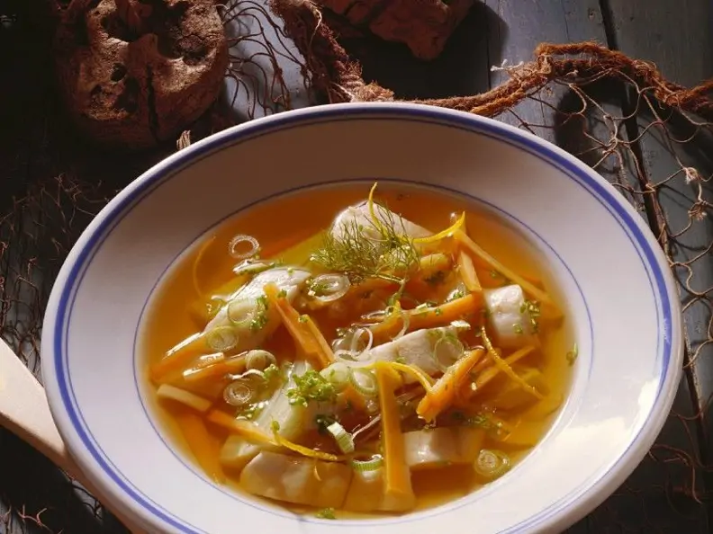 Gemüsesuppe mit Scholle