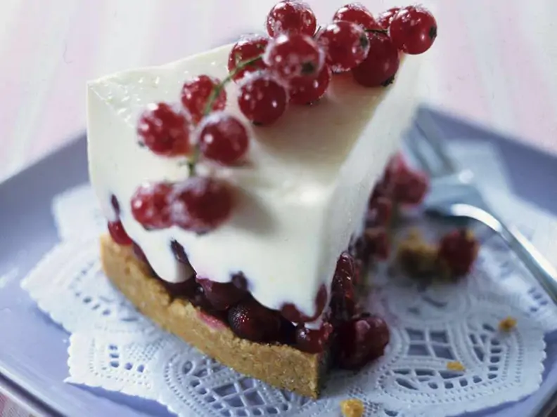 Joghurttorte mit Johannisbeeren