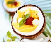 Exotischer Obstsalat mit Kokos
